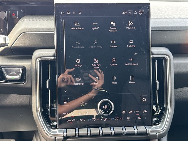 GMC Yukon XL Vehicle Full-screen Gallery Image 16