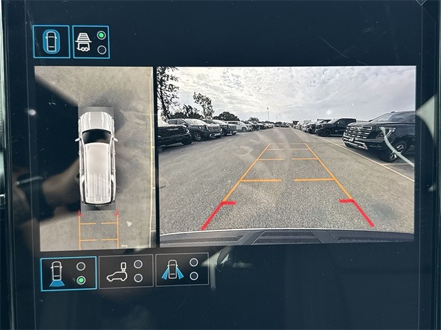 GMC Yukon XL Vehicle Full-screen Gallery Image 17