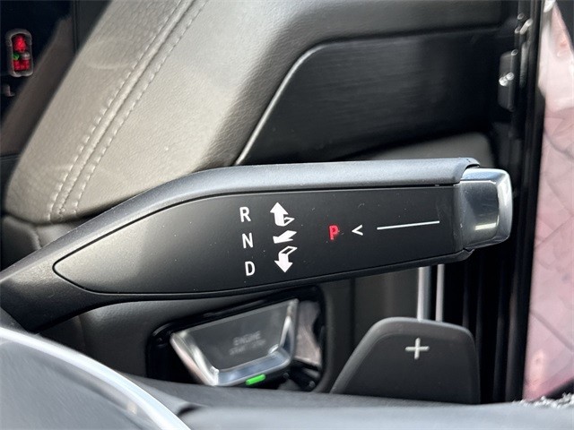 GMC Yukon XL Vehicle Full-screen Gallery Image 20