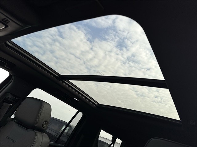 GMC Yukon XL Vehicle Full-screen Gallery Image 22