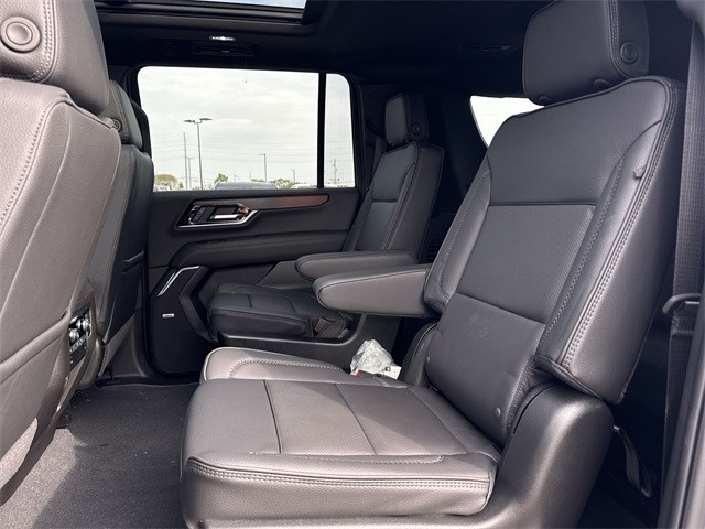 GMC Yukon XL Vehicle Full-screen Gallery Image 23
