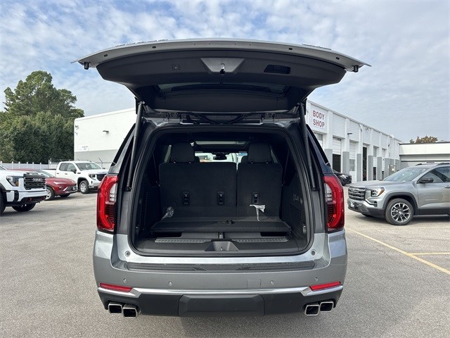 GMC Yukon XL Vehicle Full-screen Gallery Image 25