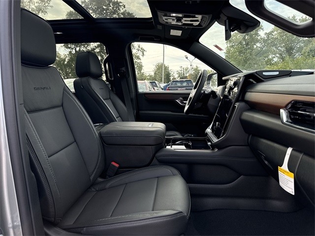 GMC Yukon XL Vehicle Full-screen Gallery Image 26