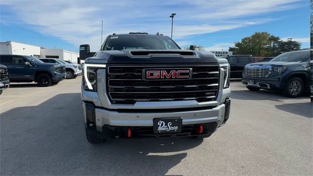 GMC Sierra 2500HD Vehicle Full-screen Gallery Image 03