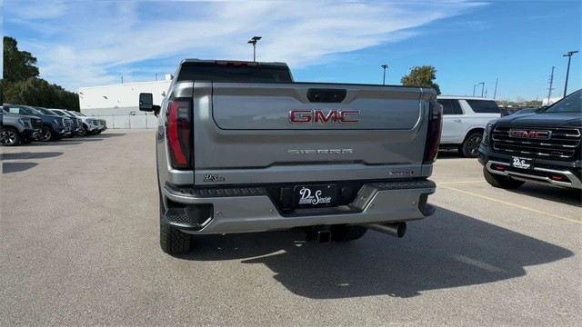 GMC Sierra 2500HD Vehicle Full-screen Gallery Image 07