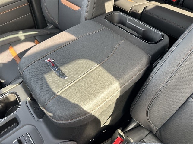 GMC Sierra 2500HD Vehicle Full-screen Gallery Image 21