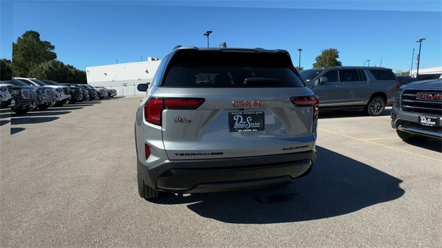 GMC Terrain Vehicle Full-screen Gallery Image 07