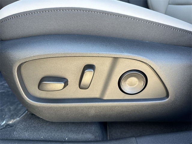 GMC Terrain Vehicle Full-screen Gallery Image 12