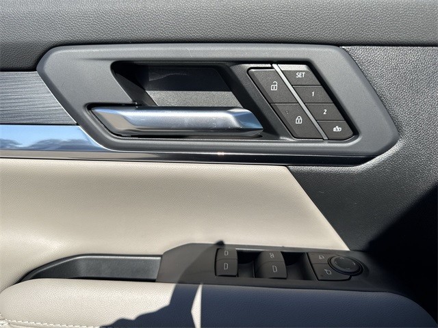 GMC Terrain Vehicle Full-screen Gallery Image 13