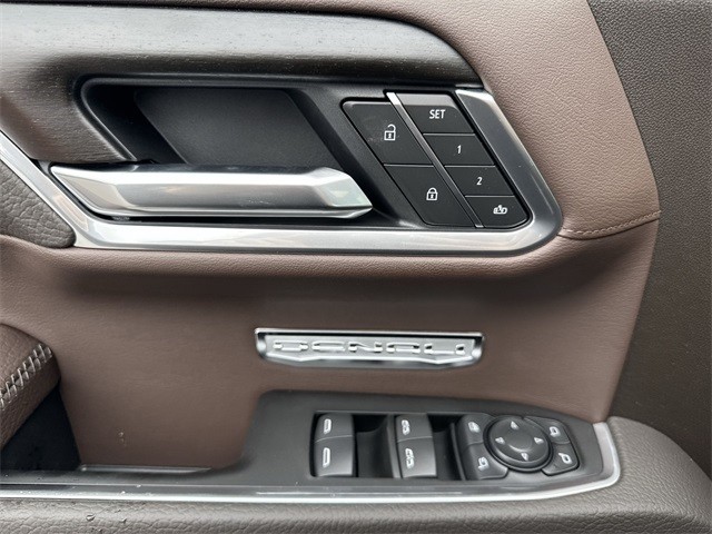 GMC Sierra 1500 Vehicle Full-screen Gallery Image 13