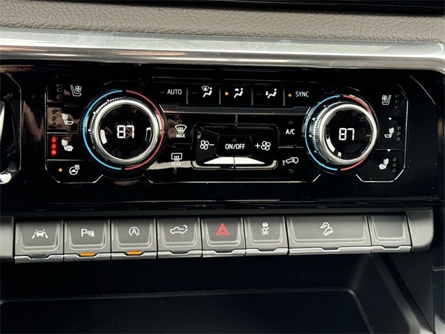 GMC Sierra 1500 Vehicle Full-screen Gallery Image 19