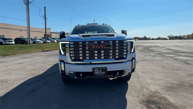 GMC Sierra 2500HD Vehicle Full-screen Gallery Image 03