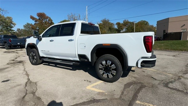 GMC Sierra 2500HD Vehicle Full-screen Gallery Image 06
