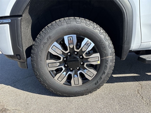 GMC Sierra 2500HD Vehicle Full-screen Gallery Image 10