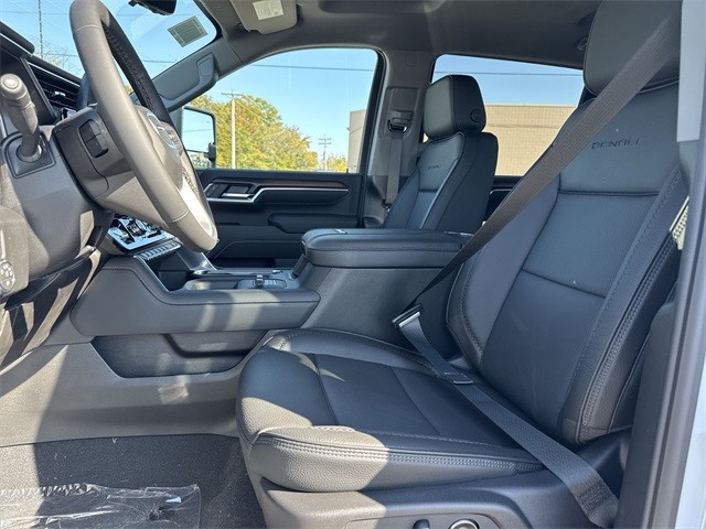 GMC Sierra 2500HD Vehicle Full-screen Gallery Image 11