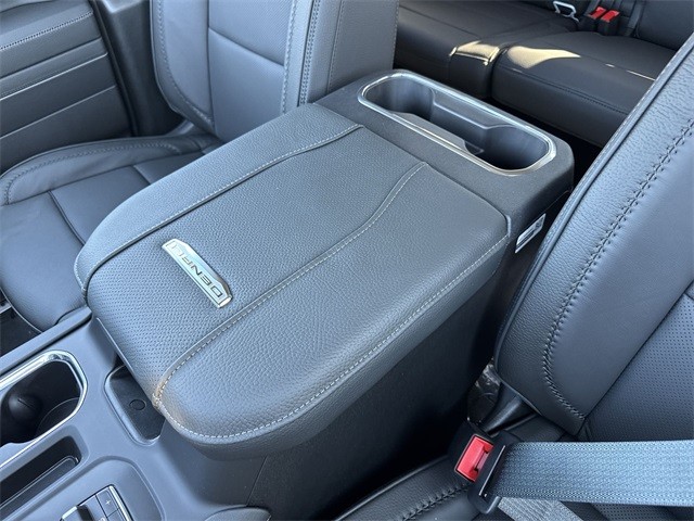 GMC Sierra 2500HD Vehicle Full-screen Gallery Image 21