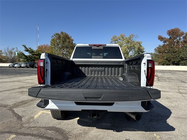 GMC Sierra 2500HD Vehicle Full-screen Gallery Image 23