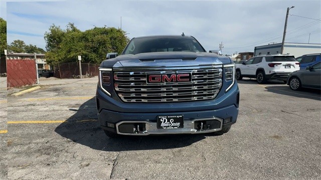 GMC Sierra 1500 Vehicle Full-screen Gallery Image 03