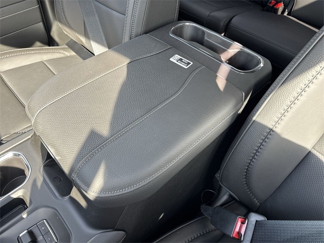 GMC Sierra 1500 Vehicle Full-screen Gallery Image 21