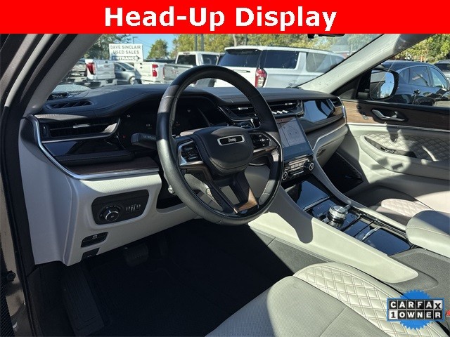 Jeep Grand Cherokee Vehicle Full-screen Gallery Image 13