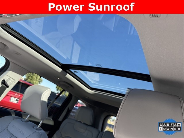 Jeep Grand Cherokee Vehicle Full-screen Gallery Image 23