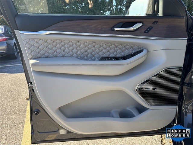 Jeep Grand Cherokee Vehicle Full-screen Gallery Image 27