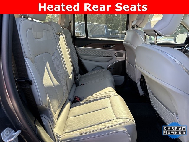 Jeep Grand Cherokee Vehicle Full-screen Gallery Image 32