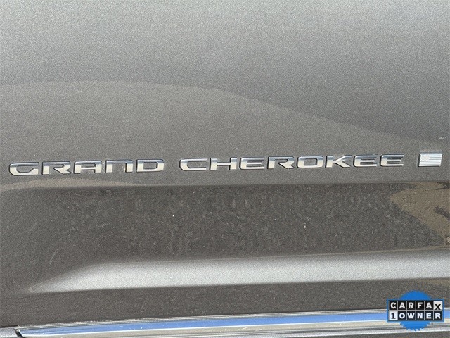 Jeep Grand Cherokee Vehicle Full-screen Gallery Image 37