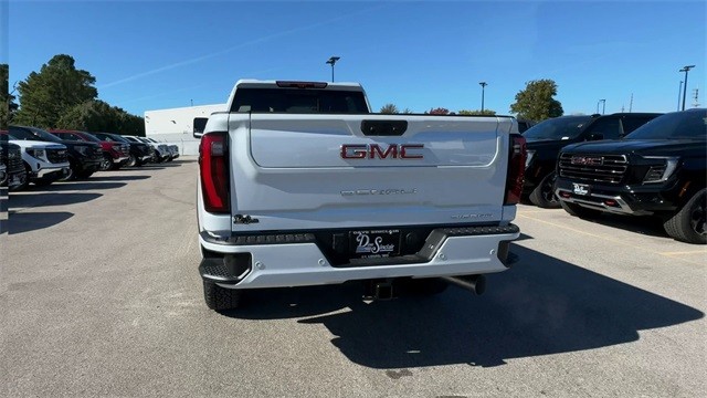 GMC Sierra 2500HD Vehicle Full-screen Gallery Image 07