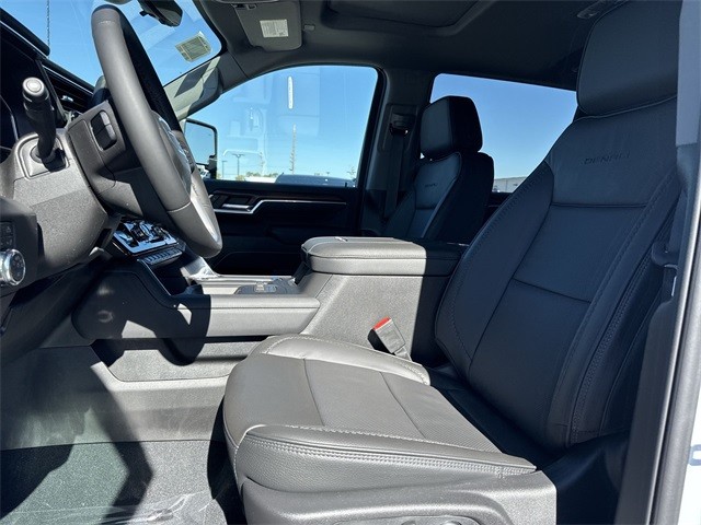 GMC Sierra 2500HD Vehicle Full-screen Gallery Image 11