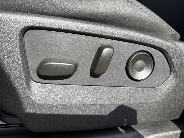 GMC Sierra 2500HD Vehicle Full-screen Gallery Image 12