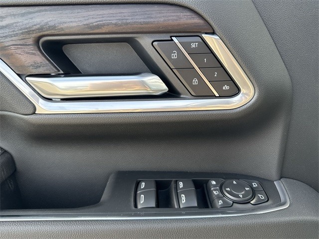 GMC Sierra 2500HD Vehicle Full-screen Gallery Image 13