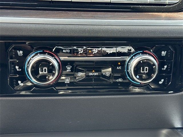 GMC Sierra 2500HD Vehicle Full-screen Gallery Image 19