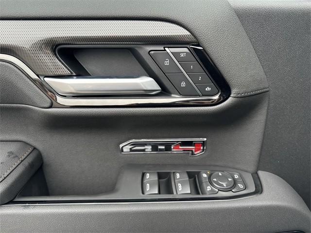 GMC Sierra 1500 Vehicle Full-screen Gallery Image 13