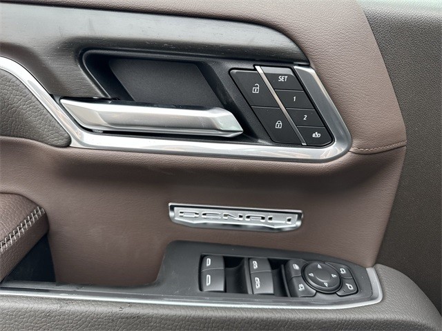 GMC Sierra 1500 Vehicle Full-screen Gallery Image 13