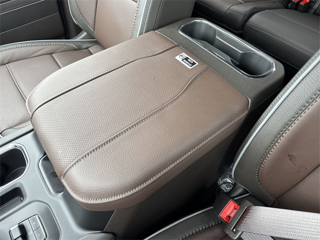 GMC Sierra 1500 Vehicle Full-screen Gallery Image 21