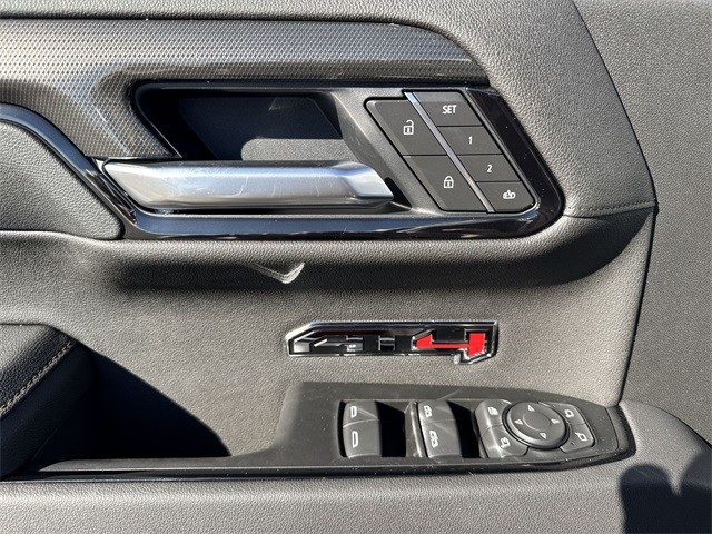 GMC Sierra 1500 Vehicle Full-screen Gallery Image 13