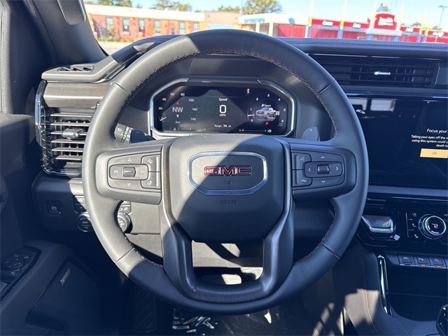 GMC Sierra 1500 Vehicle Full-screen Gallery Image 14