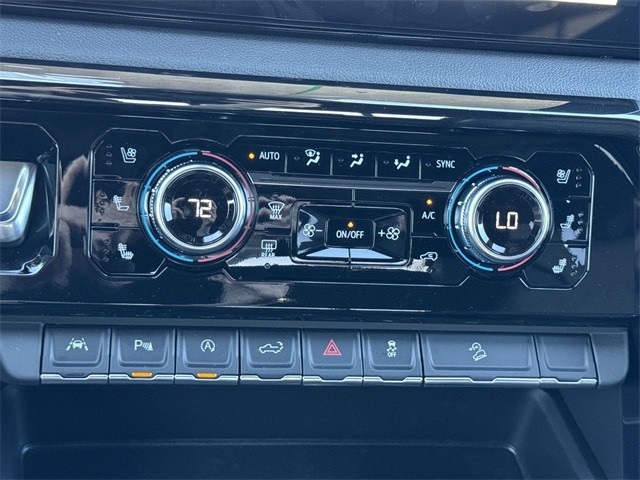 GMC Sierra 1500 Vehicle Full-screen Gallery Image 19