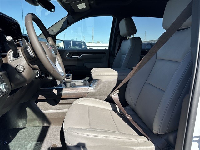 GMC Sierra 1500 Vehicle Full-screen Gallery Image 11