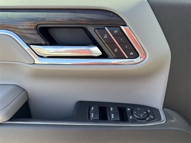 GMC Sierra 1500 Vehicle Full-screen Gallery Image 13