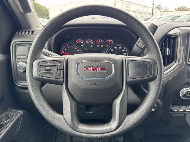 GMC Sierra 1500 Vehicle Full-screen Gallery Image 14