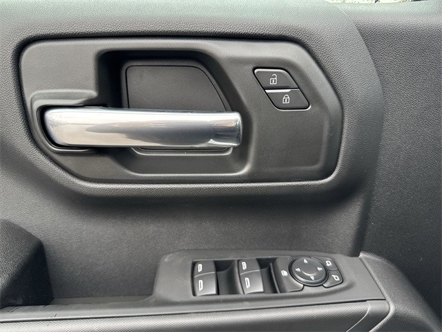 GMC Sierra 1500 Vehicle Full-screen Gallery Image 13