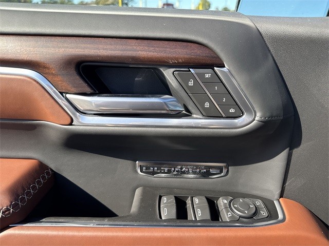 GMC Sierra 1500 Vehicle Full-screen Gallery Image 13