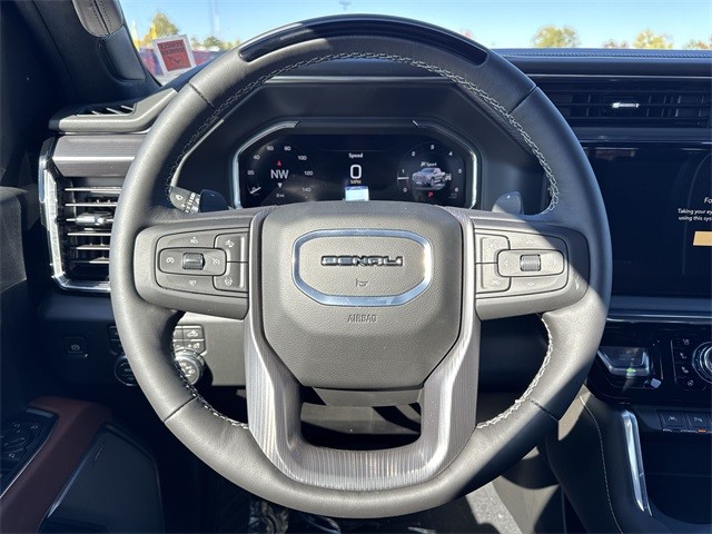 GMC Sierra 1500 Vehicle Full-screen Gallery Image 14