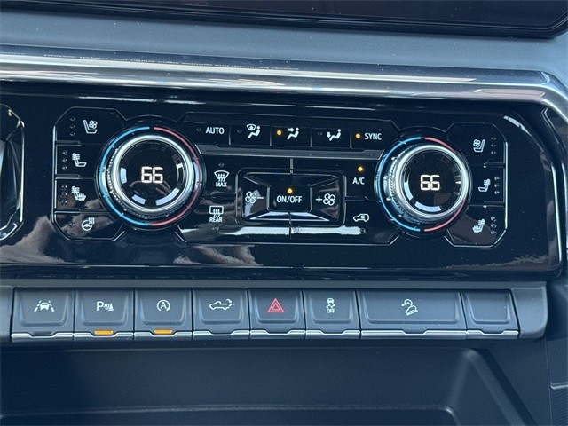 GMC Sierra 1500 Vehicle Full-screen Gallery Image 19