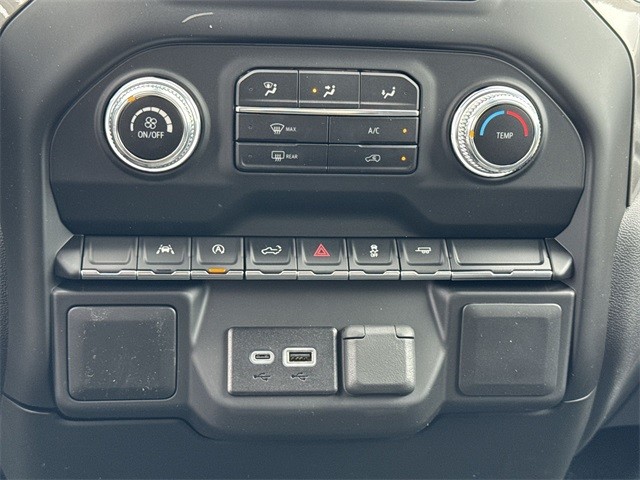 GMC Sierra 1500 Vehicle Full-screen Gallery Image 18