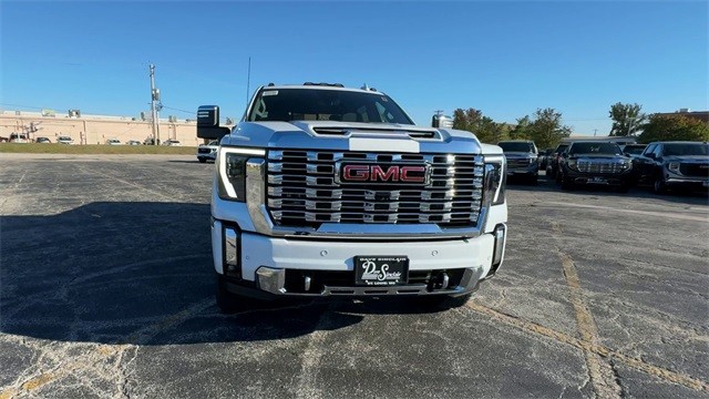 GMC Sierra 2500HD Vehicle Full-screen Gallery Image 03