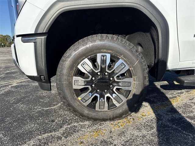 GMC Sierra 2500HD Vehicle Full-screen Gallery Image 10