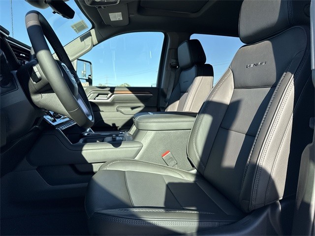 GMC Sierra 2500HD Vehicle Full-screen Gallery Image 11